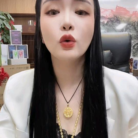 菲菲服饰…