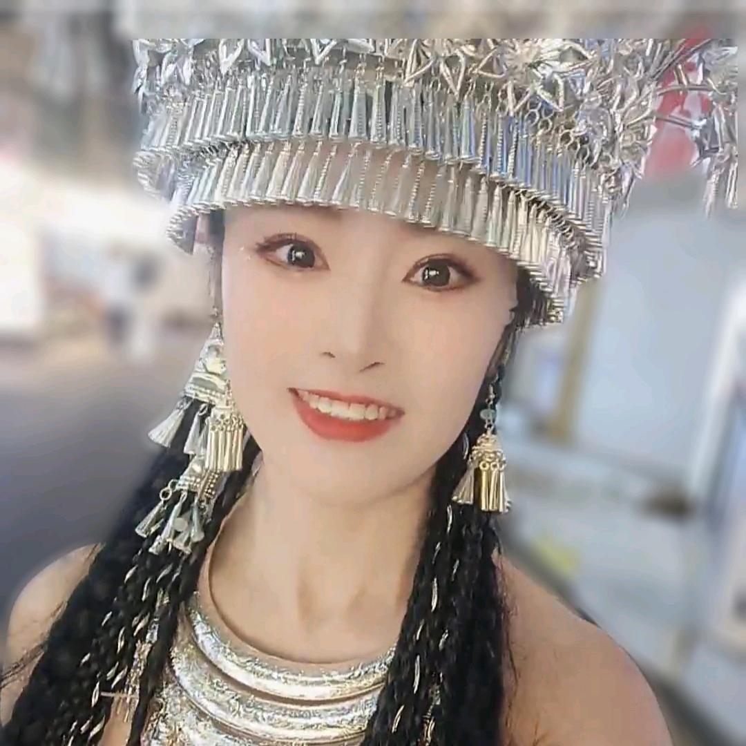 干沙石料的小姐姐