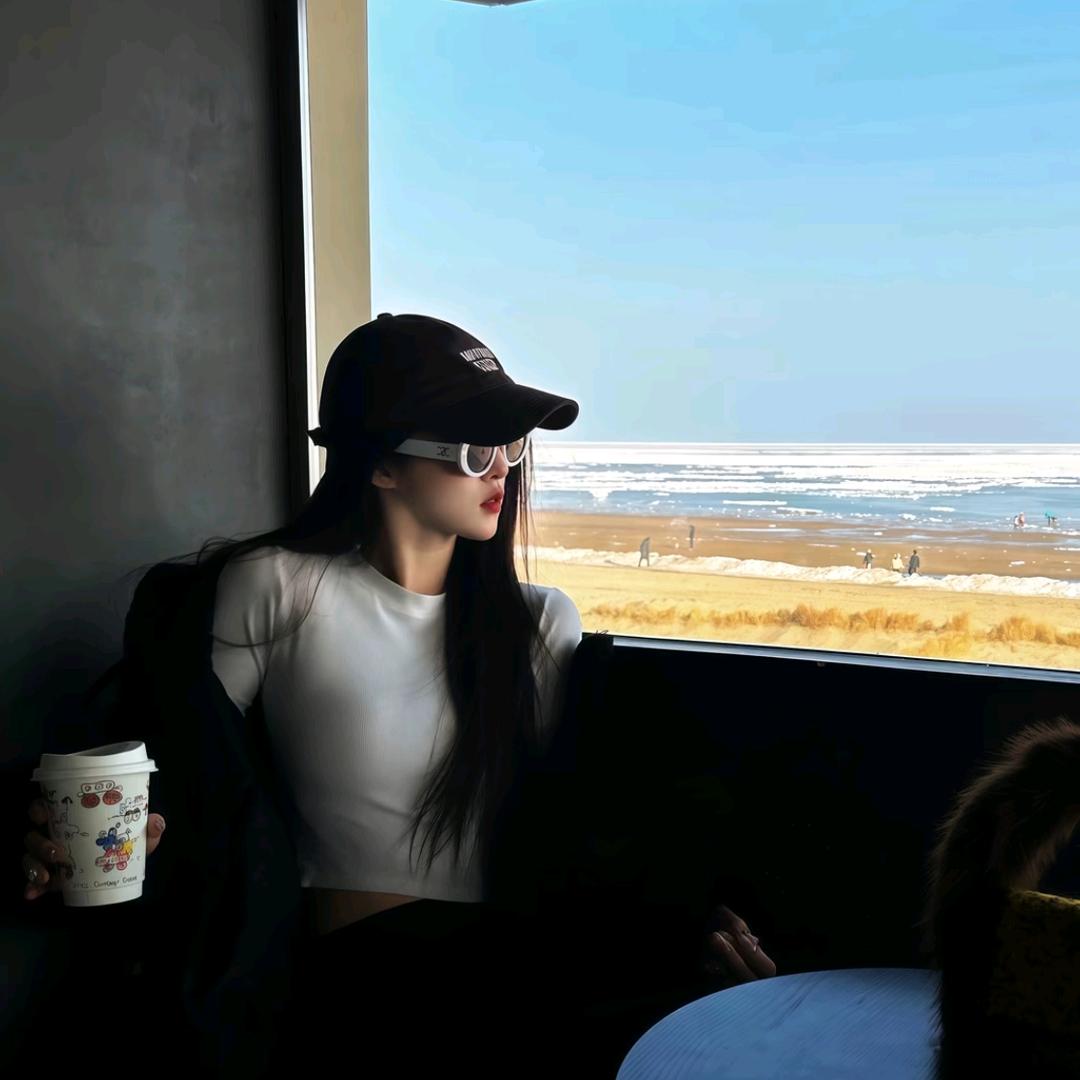 ʟ̆̈ᴜ̆̈ᴄ̆̈ᴋ̆̈ʏ̆̈🧡