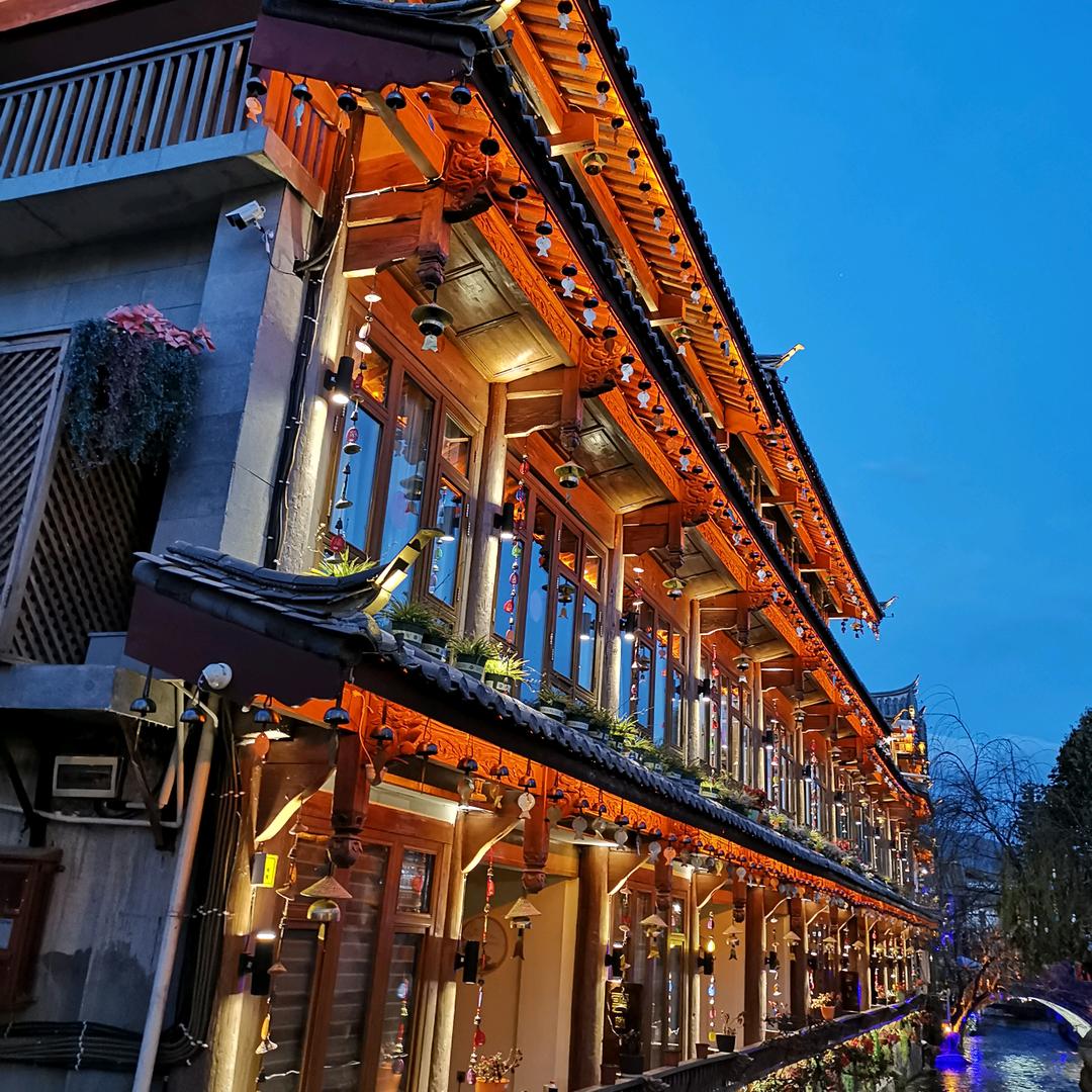 轻舟①过万重山