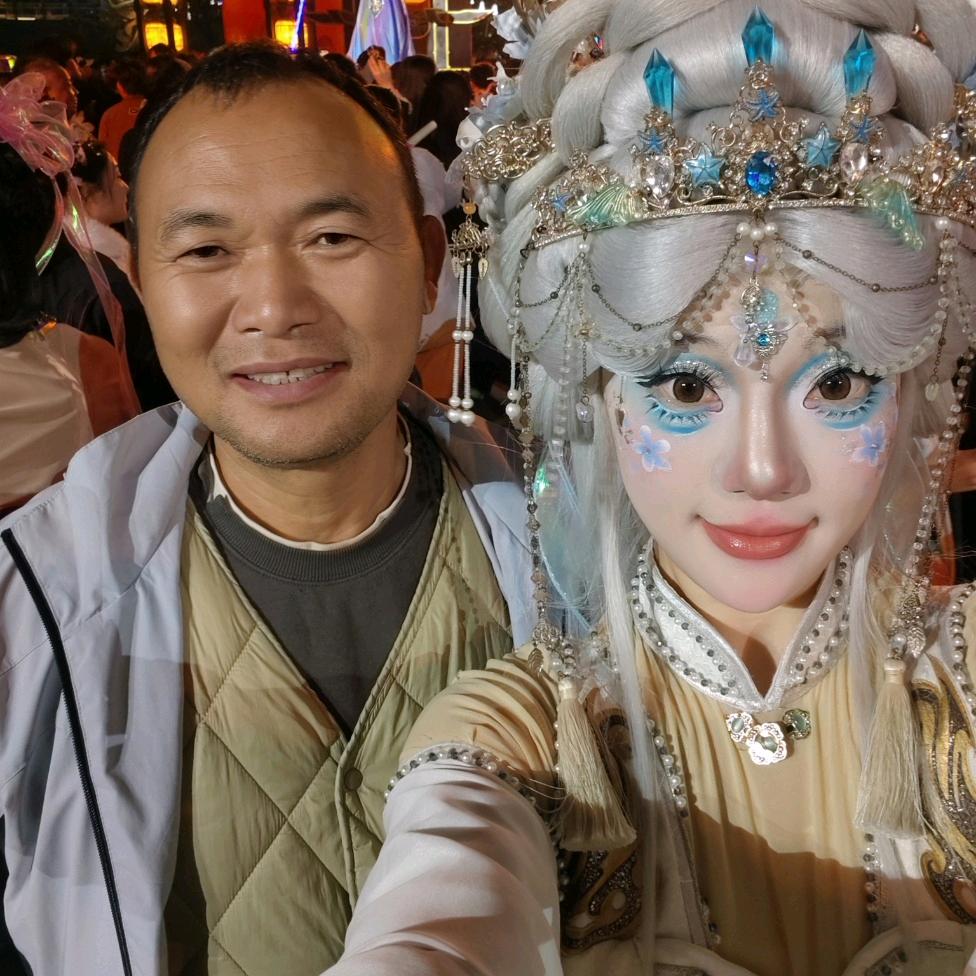 大叔1662734976313向前看