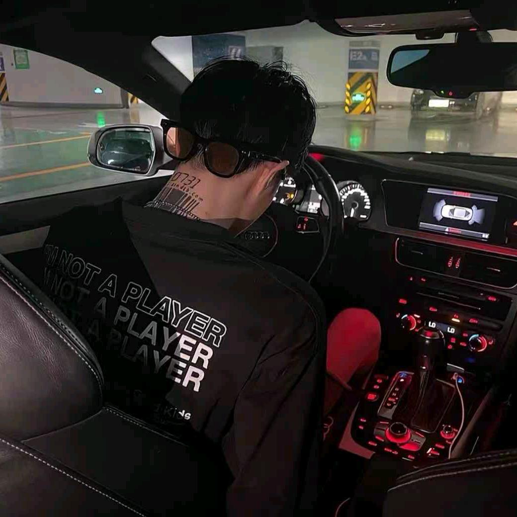 帅气略胜嘉尔