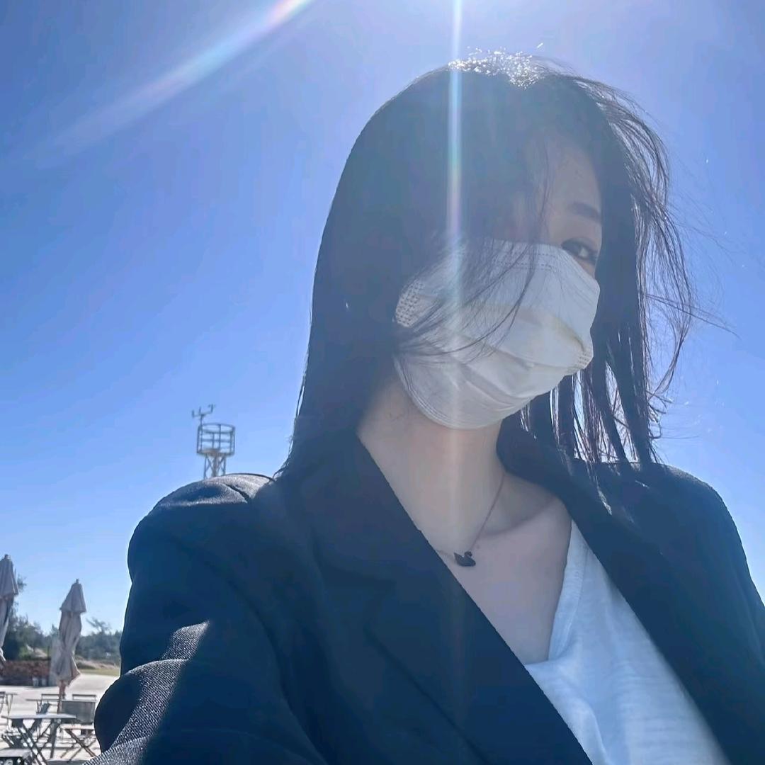 腼腆小美