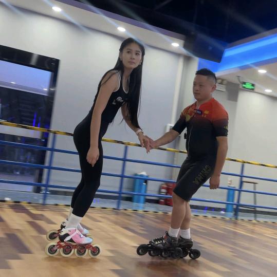 东莞常平飞马溜冰场小猪仔