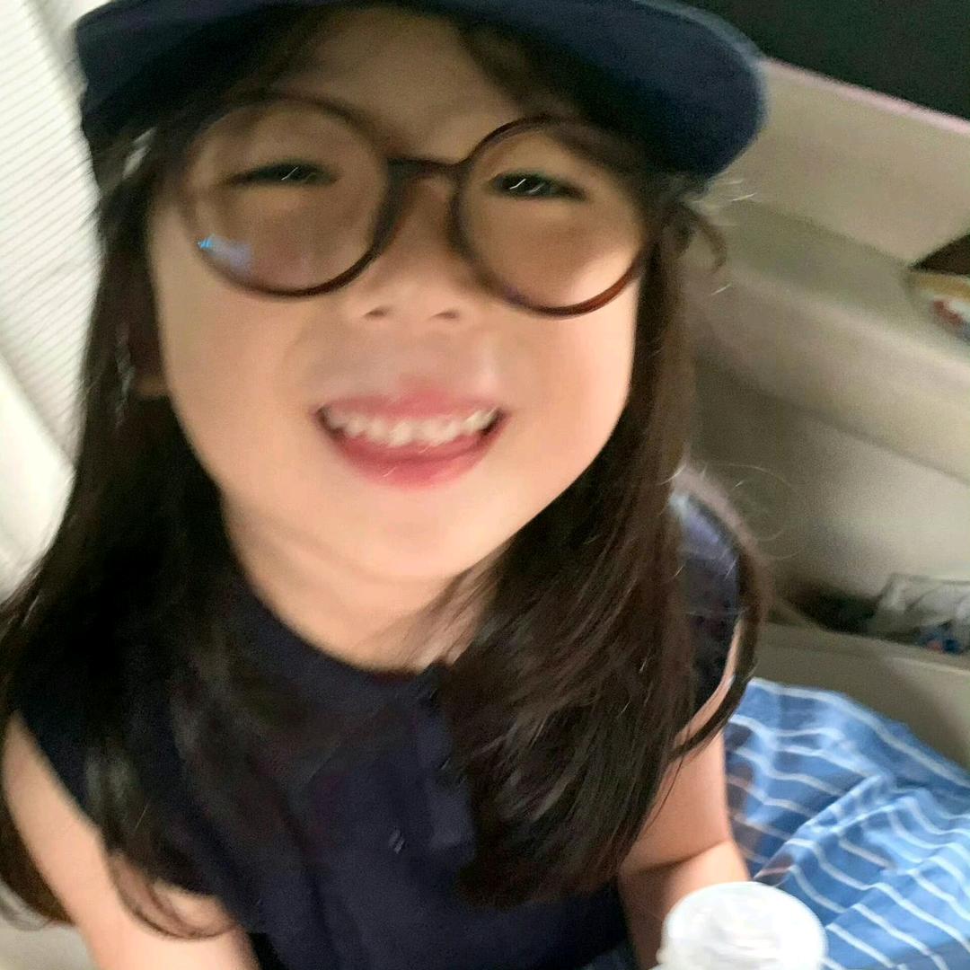 ✔
