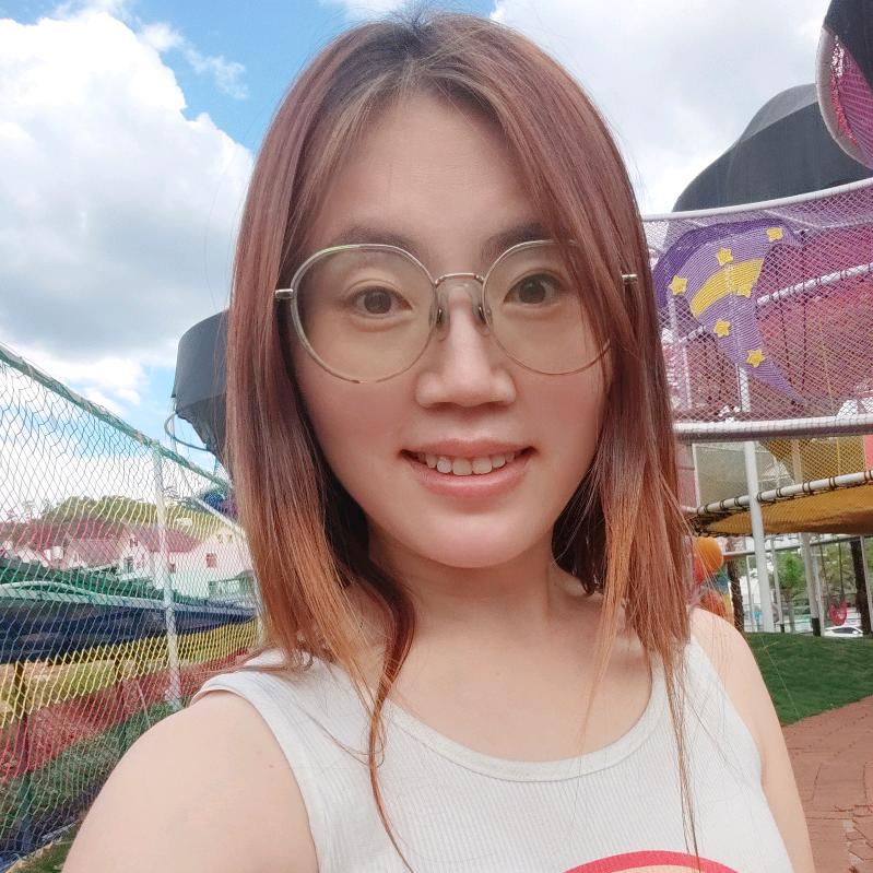 版纳曼养广夜市卖热带水果糖水的虫虫姐