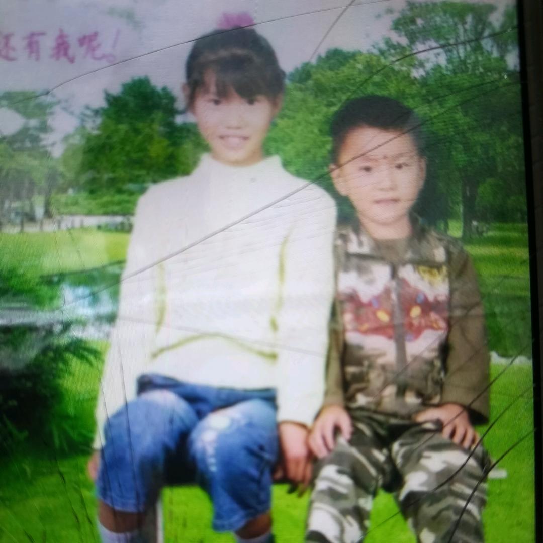 记得微笑💕🐯🐯💕专业贴砖小妹