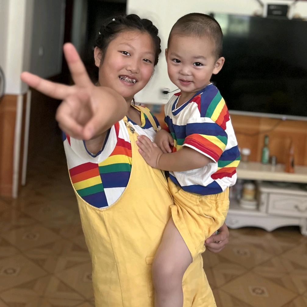 桥边鄢二姐服装店