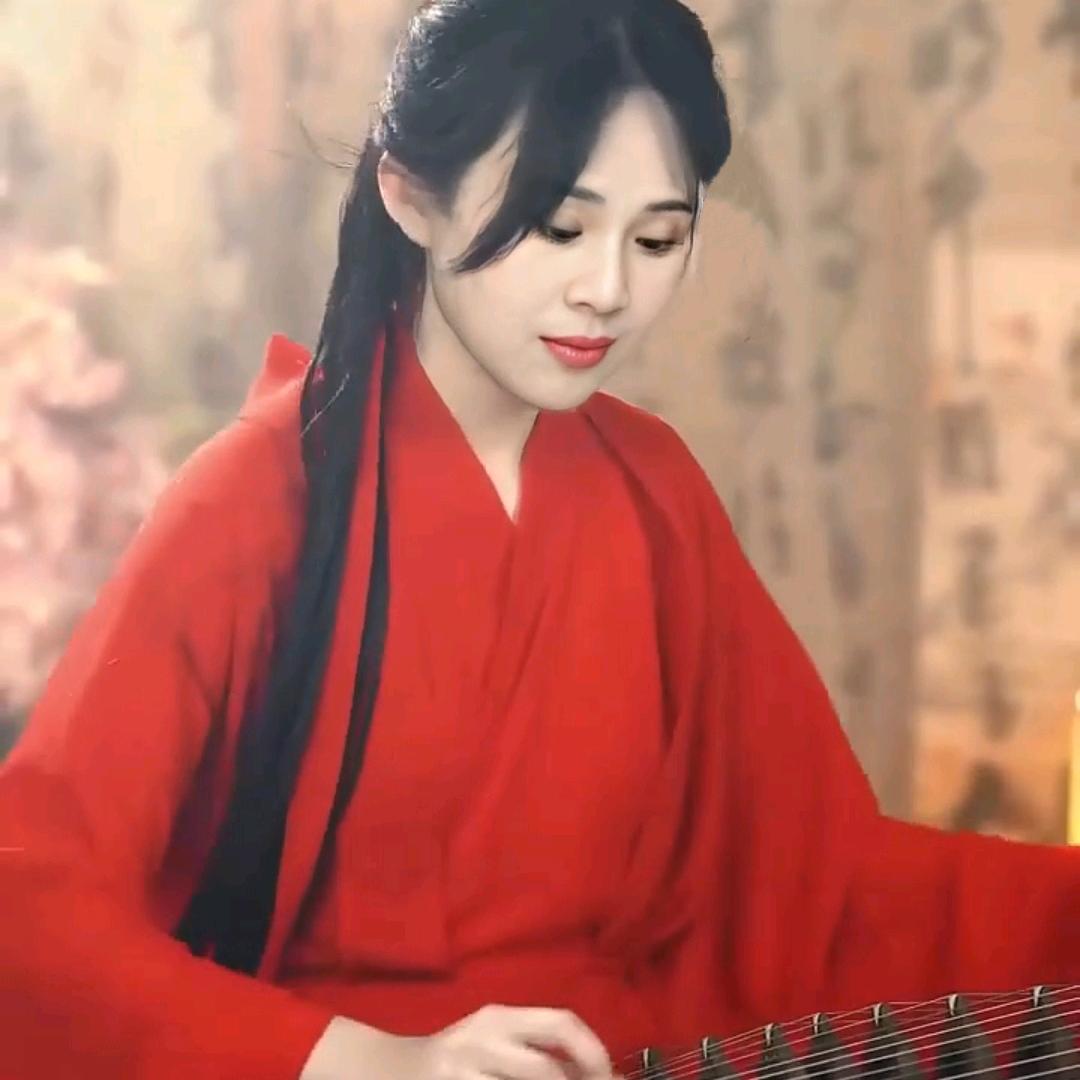 听雨弹琴