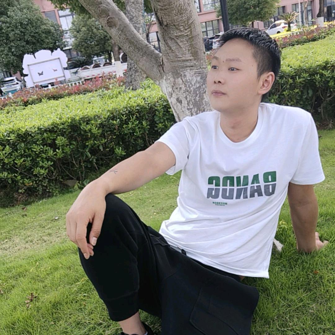 路边的小白杨