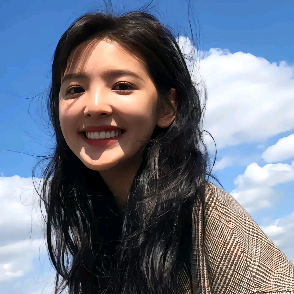 爱做梦的小女孩