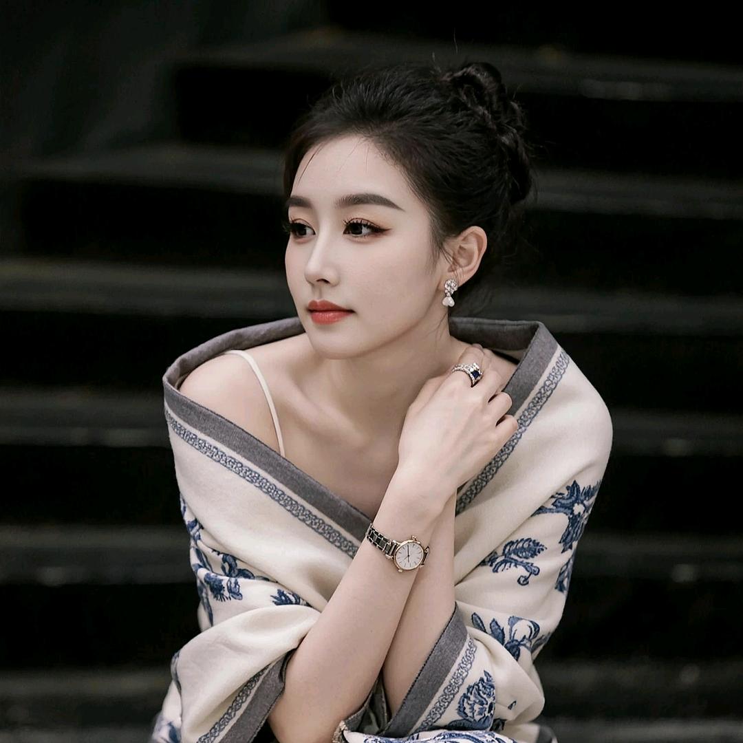 左手淡淡烟草香