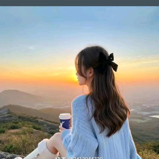 雾蓝少女的好物在橱窗