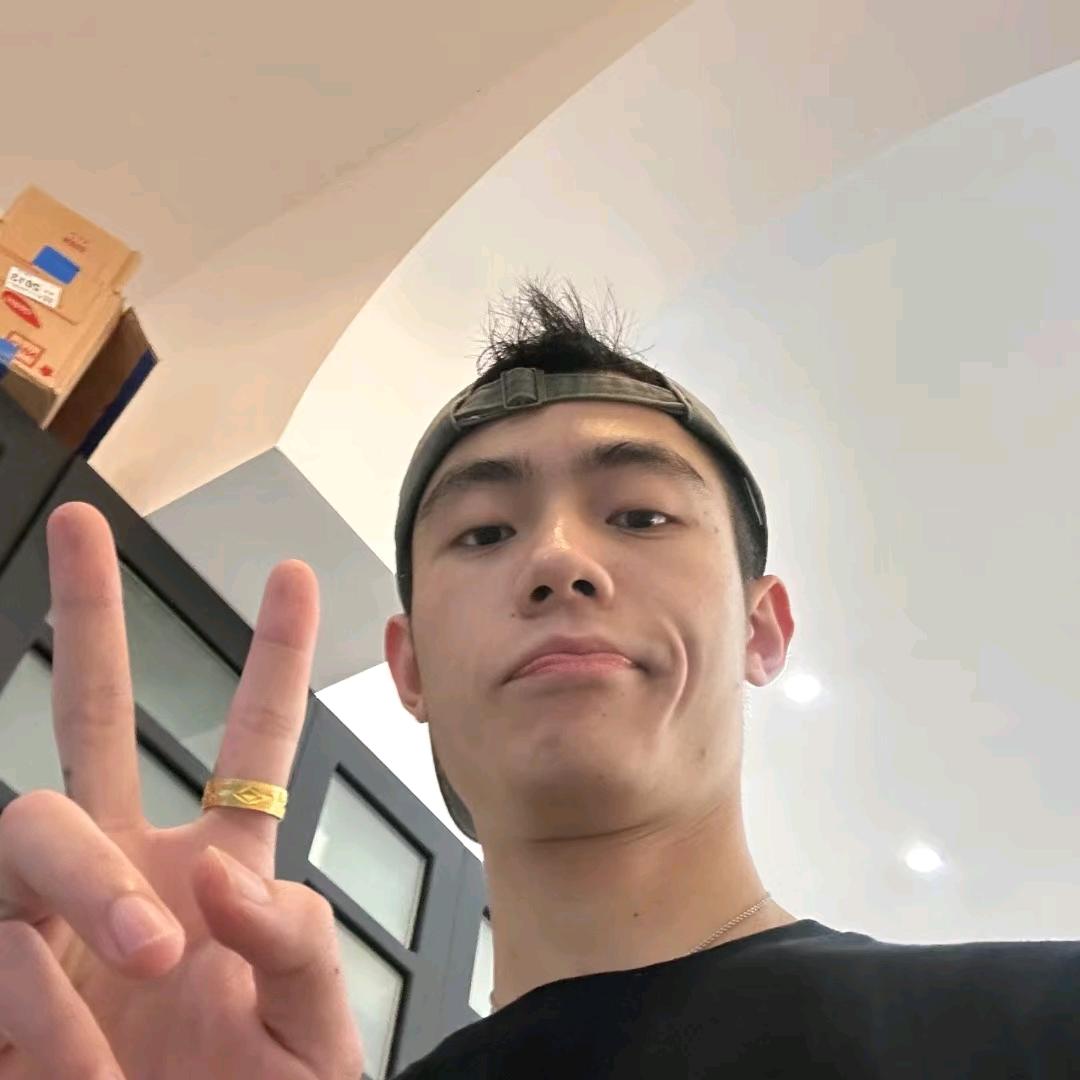 江初.