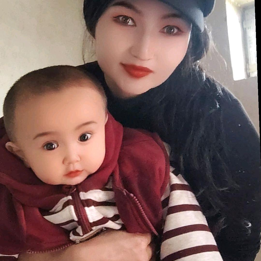 图露娜依和母亲 🍀