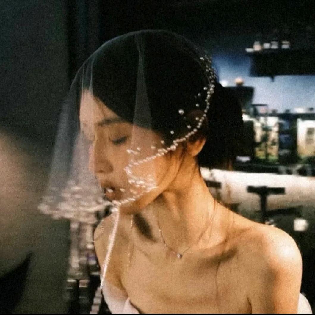 卖核弹的老女人👾