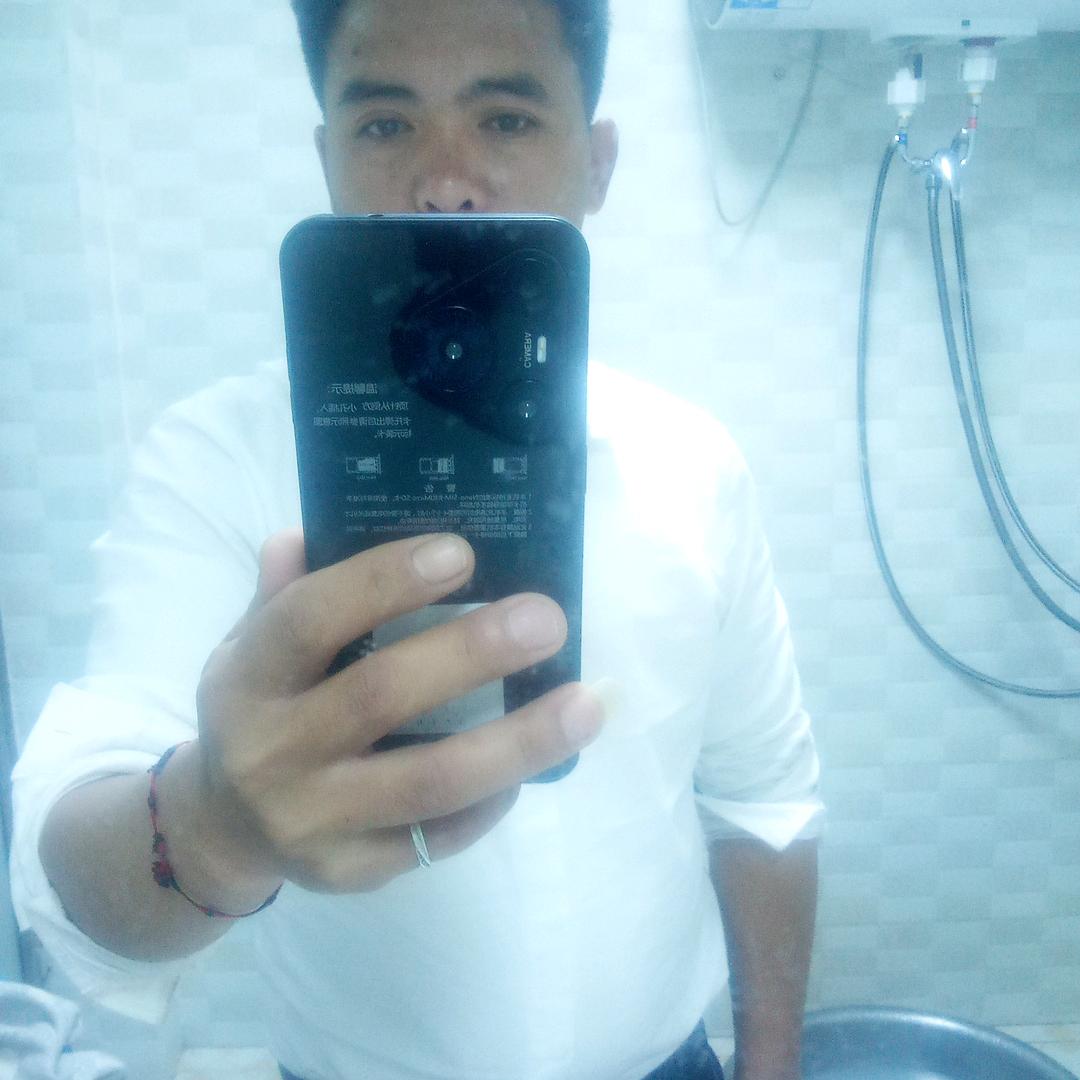 我们相识很晚。