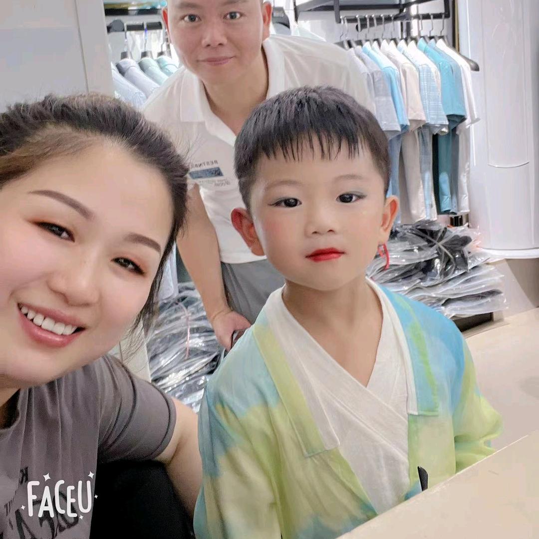 田畈街百斯盾男装