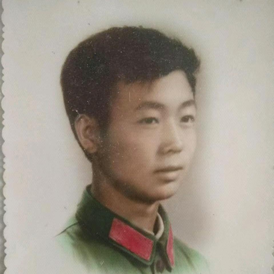 雄鹰展翅