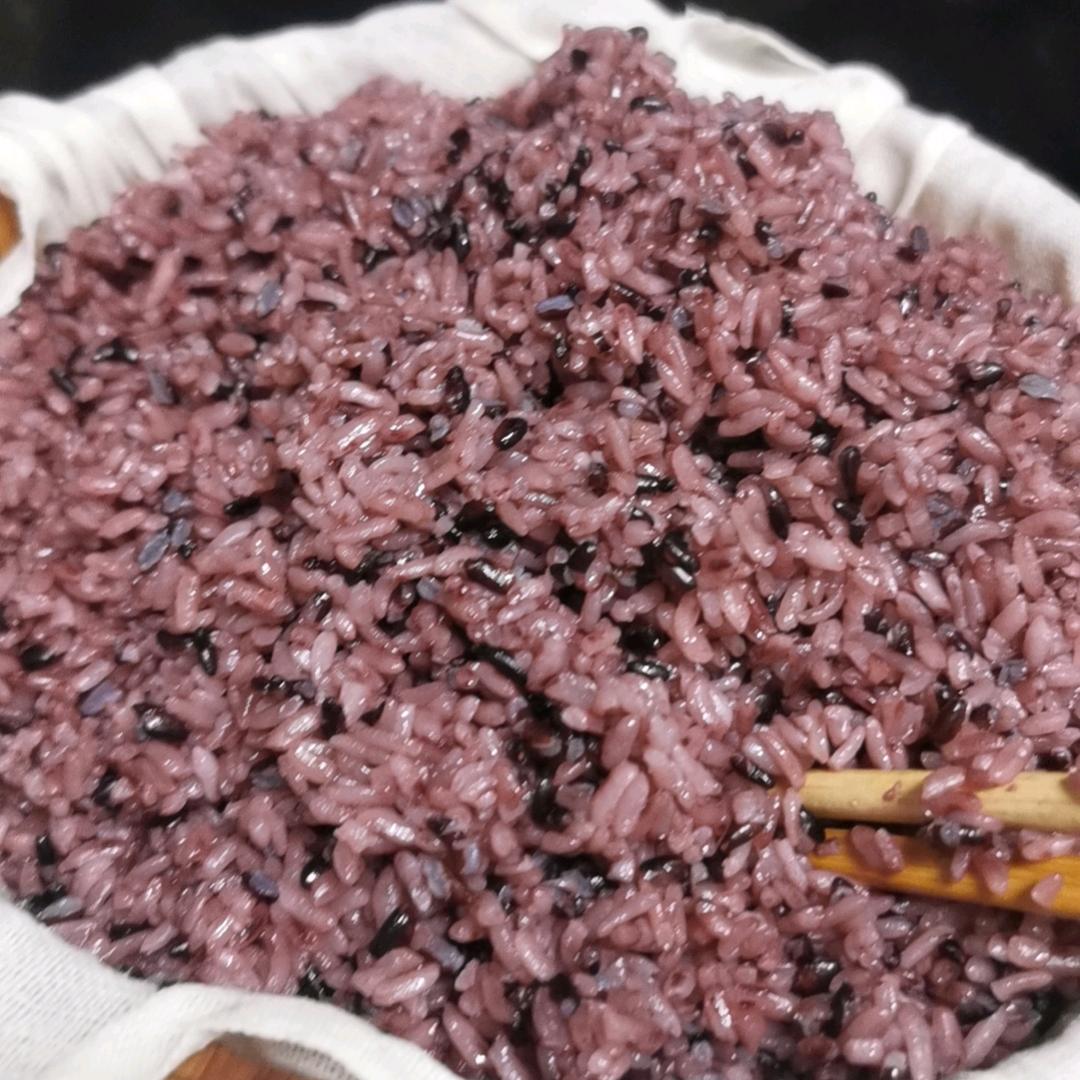 紫米饭,糯米饭,馒头,营养粥早餐。