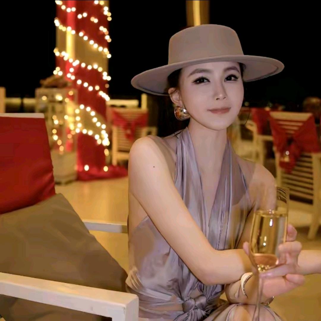 溶溶RONGRONG -轻奢穿搭