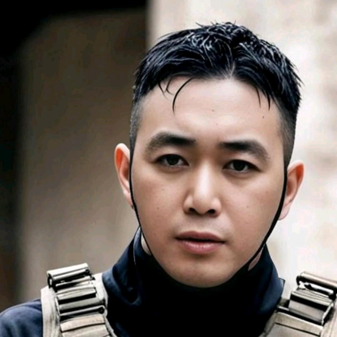 踩捷安特的男人