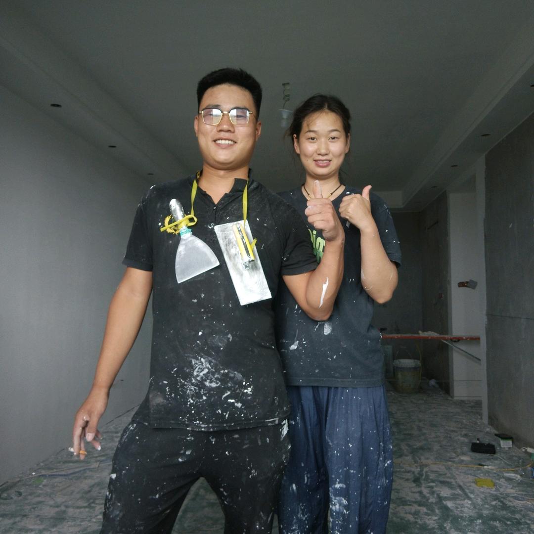 00后刮腻子小夫妻