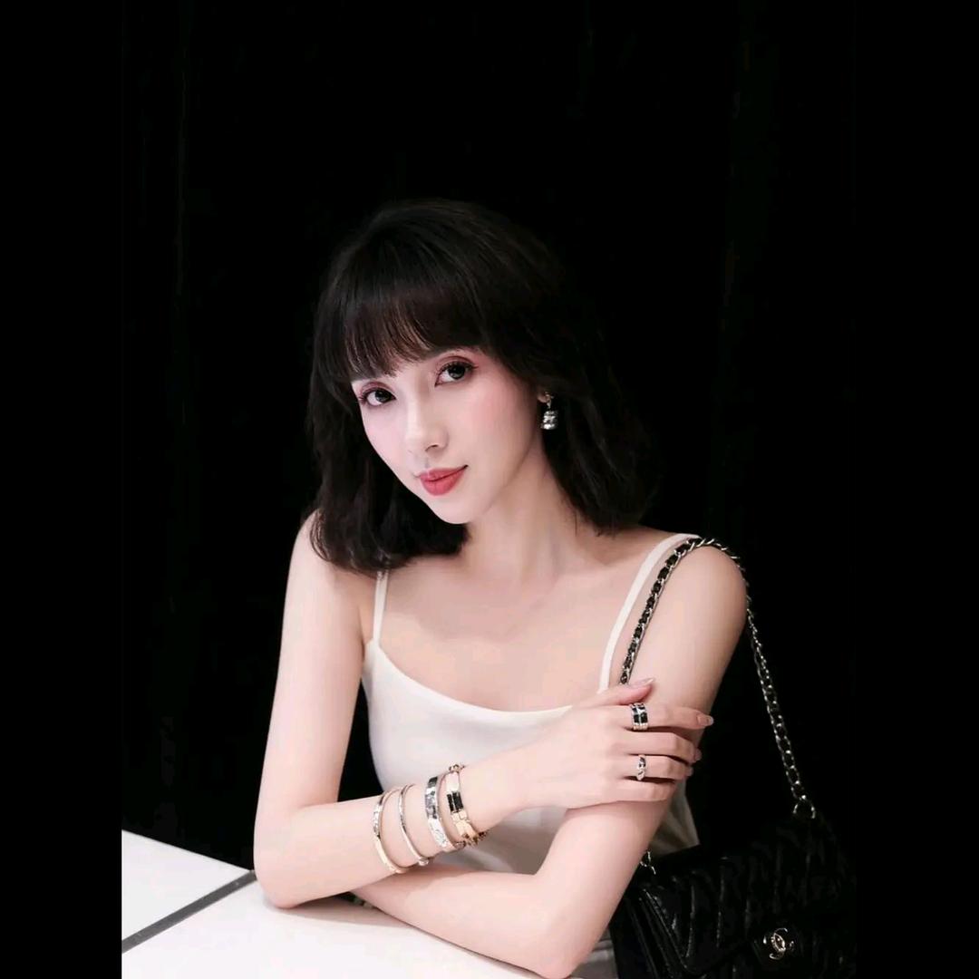 Cy。