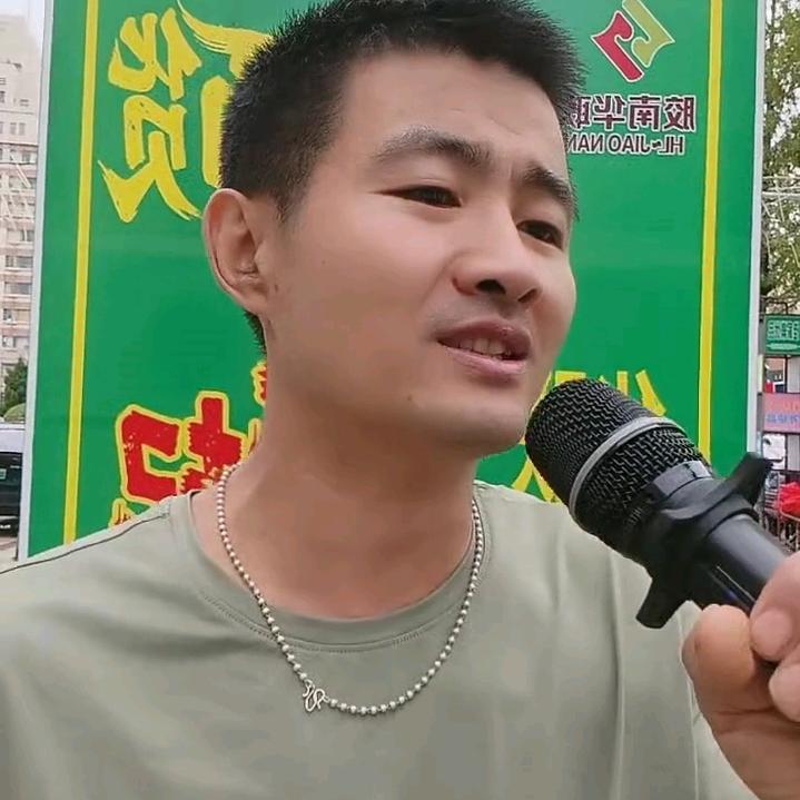 大炜首播唱歌
