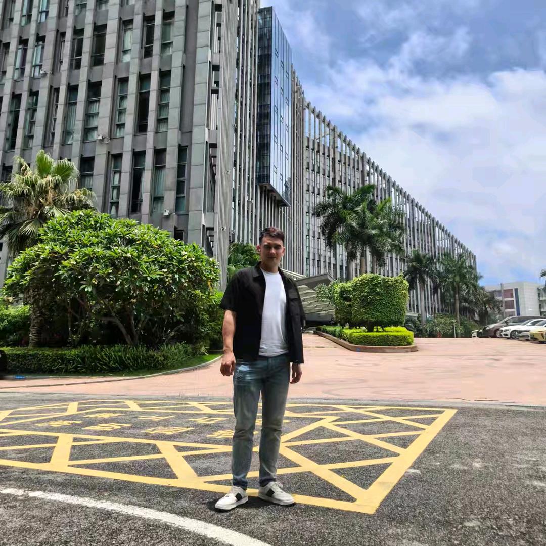 大军幕後