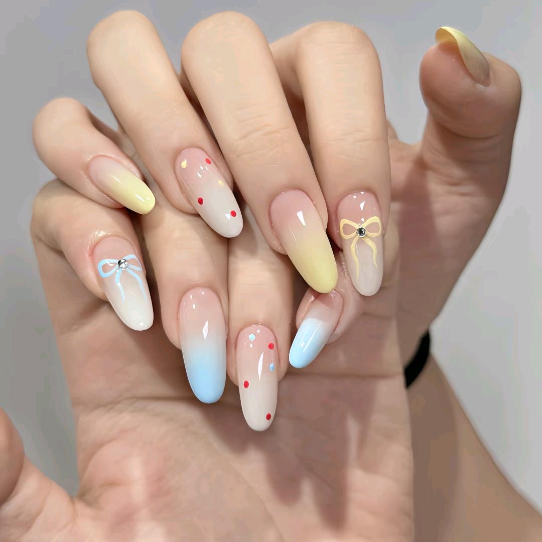 搓指甲的瘦肉周周