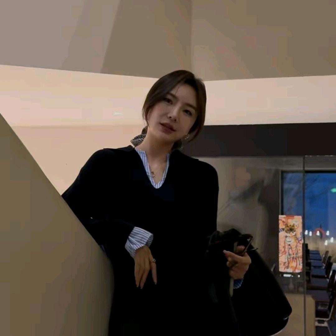 余欢欢HYY-直播爆品返场