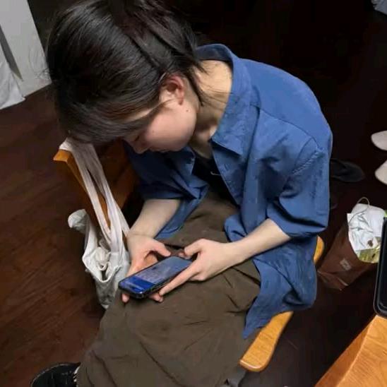 别捏我的脸.