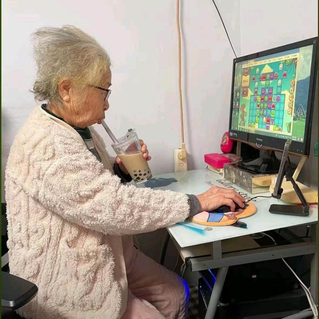 草莓甜甜大头怪