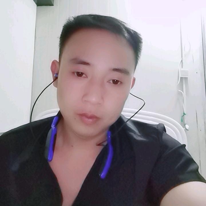 ♥(｡乄￫v￩㥐｡)♥