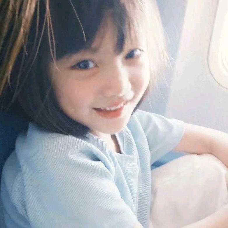 念念有颗小虎牙