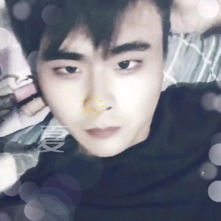 、倔强こ男孩う