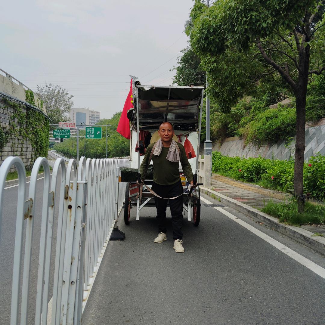 光头步行西藏
