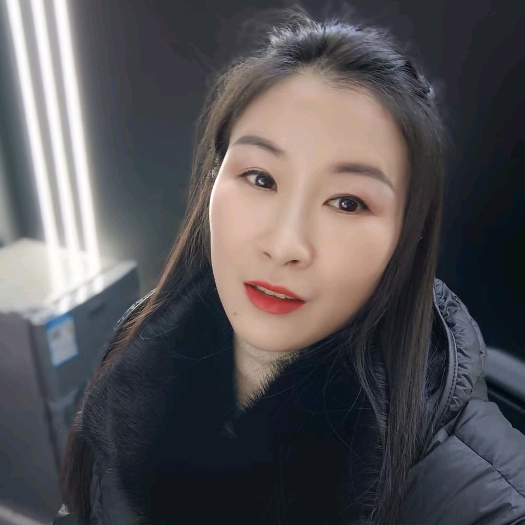 卖空调的小姐姐