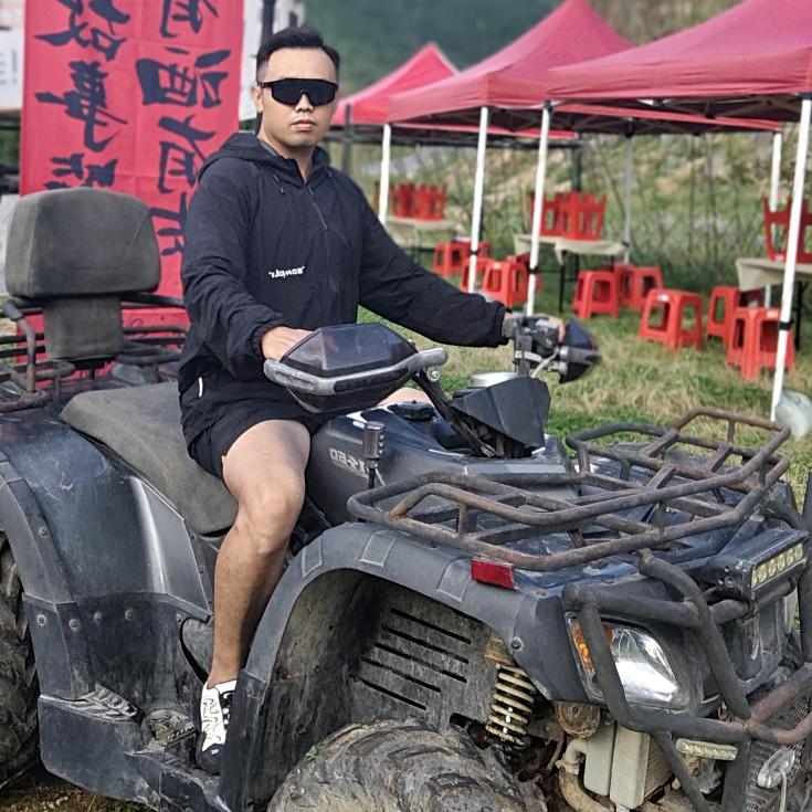 刘先生吃喝玩乐