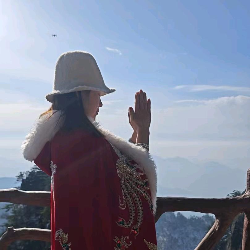 杜啦啦🌈🌈🍭