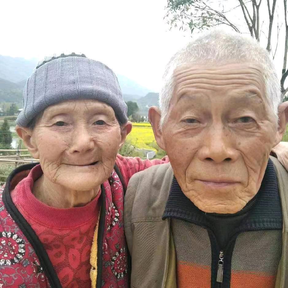 变回少儿的妈咪