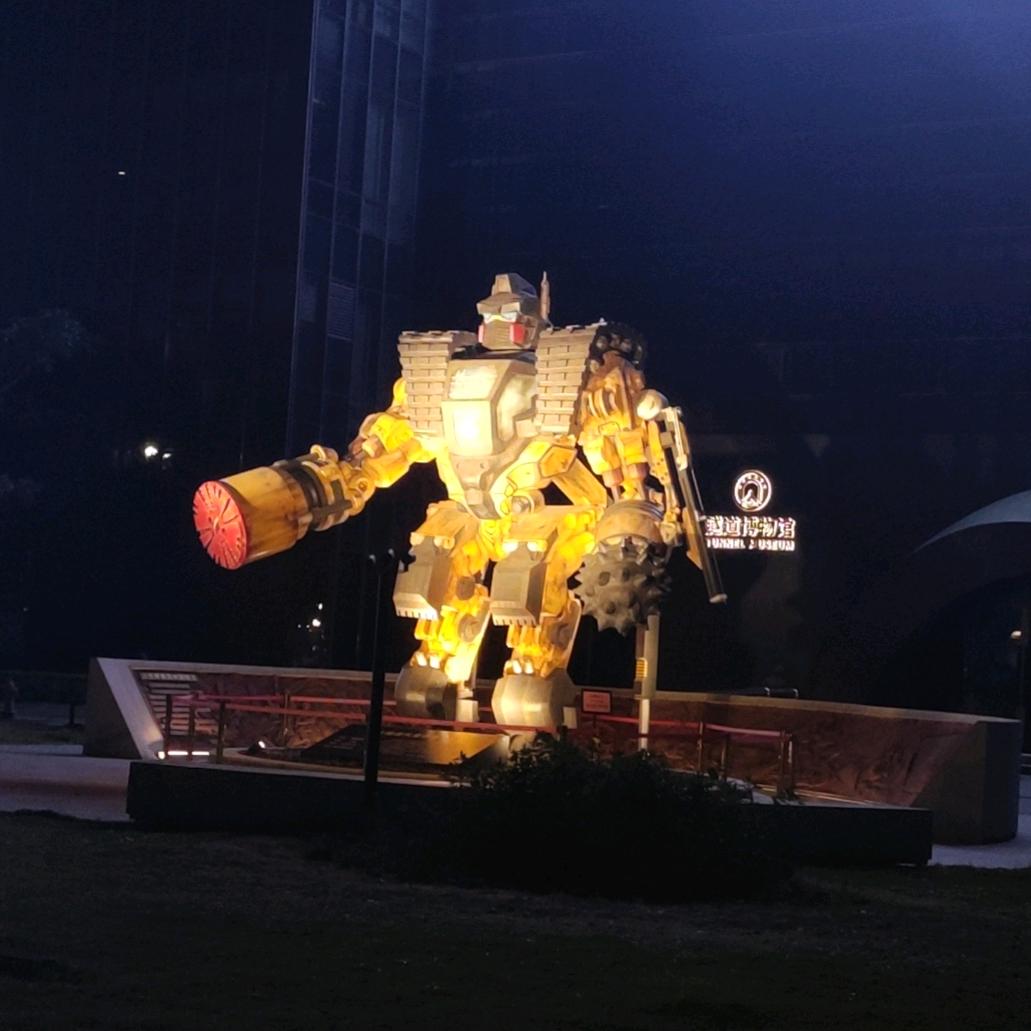 眼观六路嘴骂八方