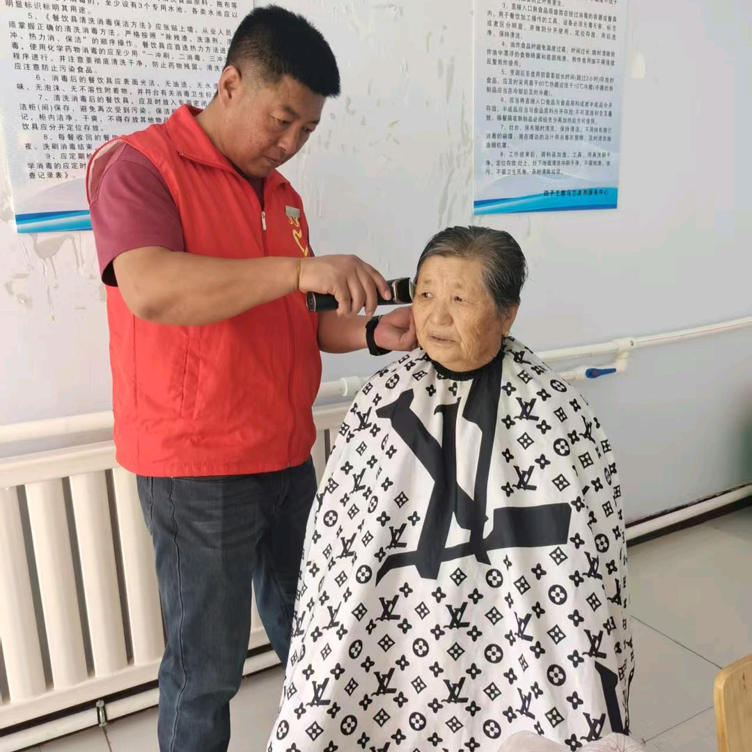 东梁小韩发艺 （义工）727