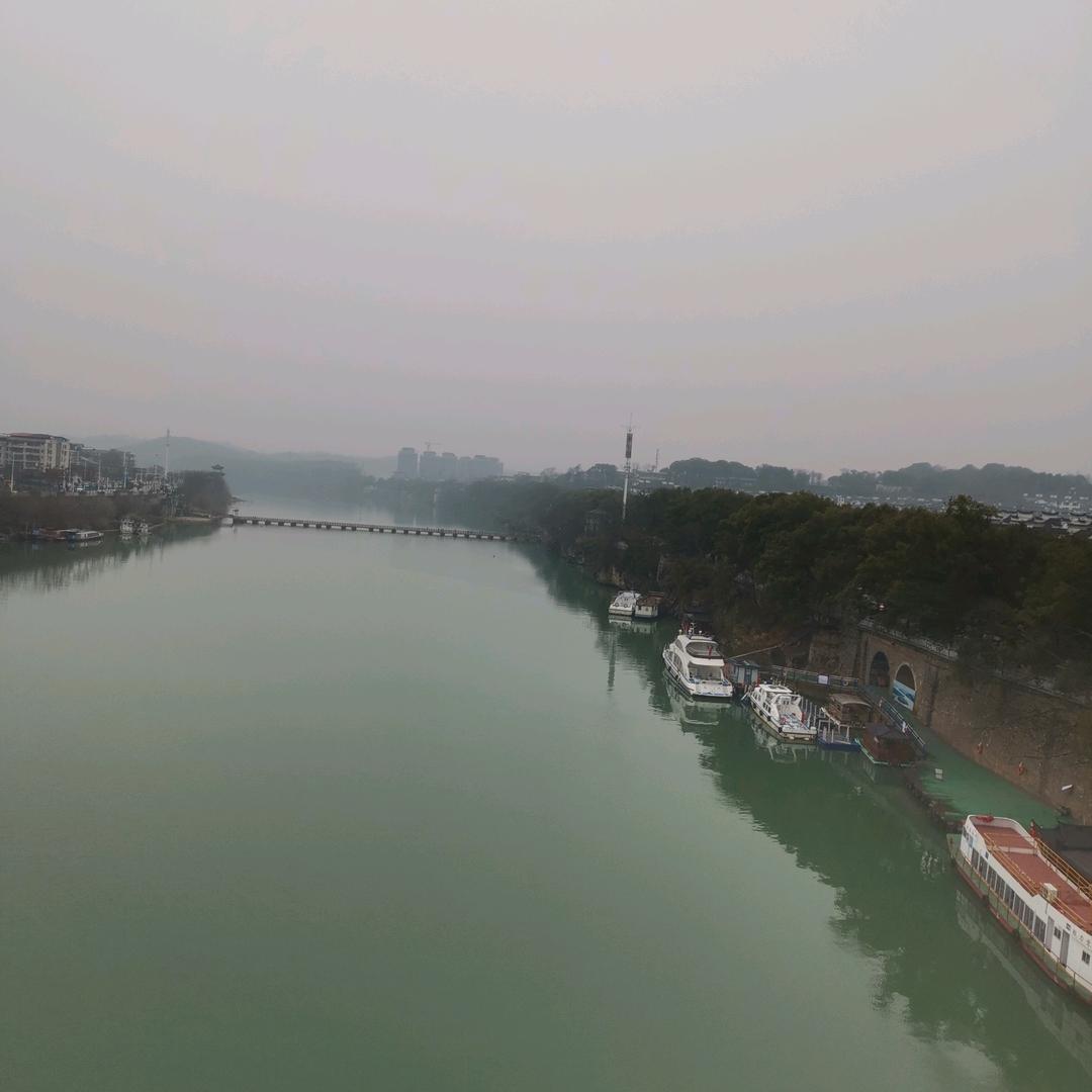 人间三千事，淡然一笑