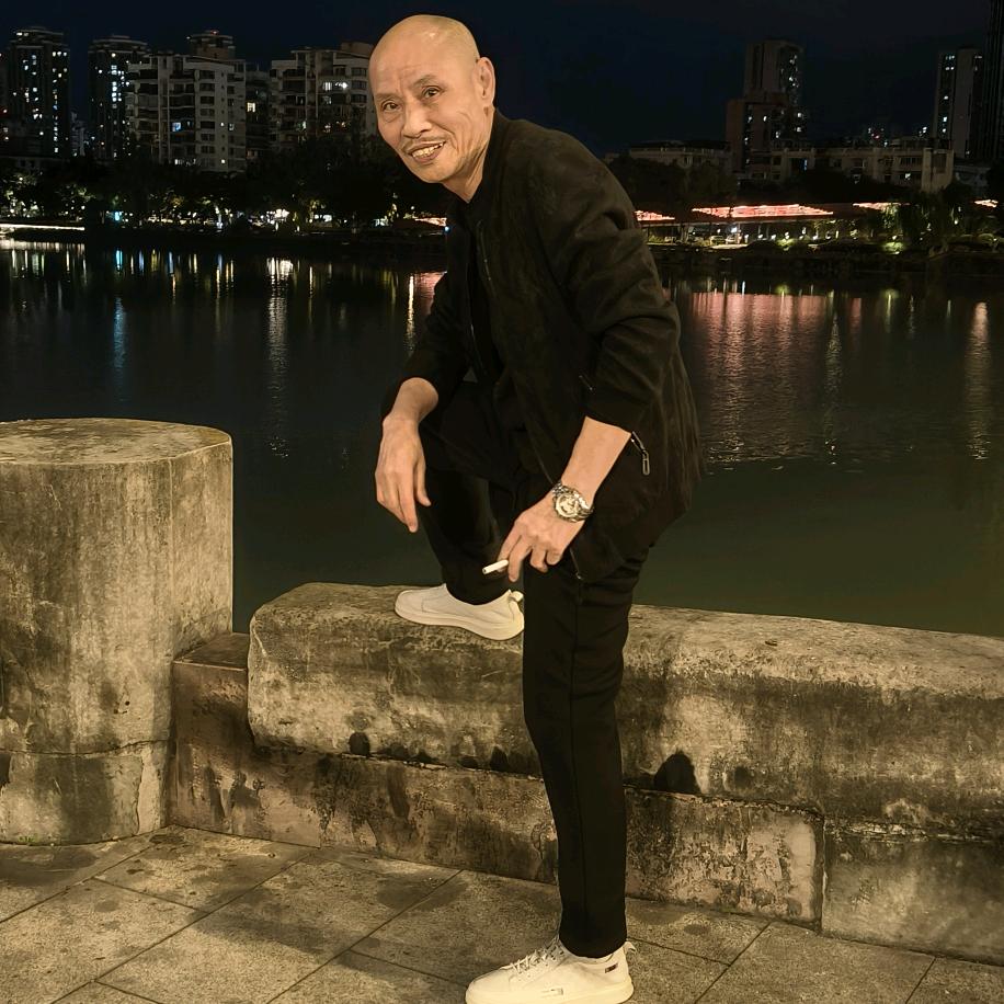 过路，打个招呼。