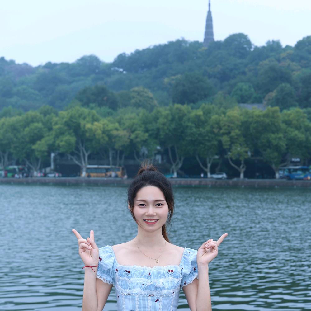 摆摊还是摆烂😏