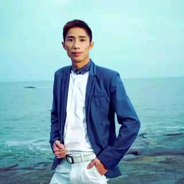 覃巴花圈，隆腾富食店门口，坡尾烂锅炒粉，