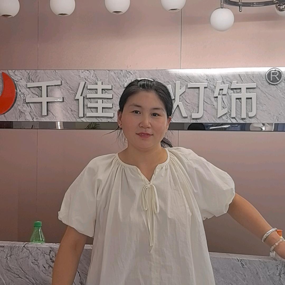 伟鹏灯饰杜姐