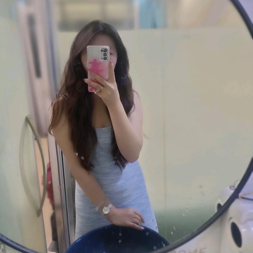小何